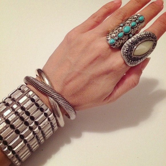[SOLD] Accessory set - Picture 2 of 4