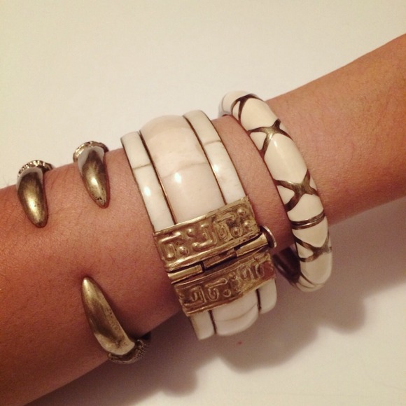 [SOLD] Accessory set - Picture 3 of 4
