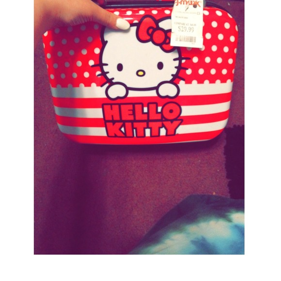Hello Kitty makeup carrier 💄