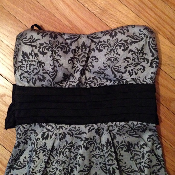 Strapless grey and black dress - Picture 2 of 3