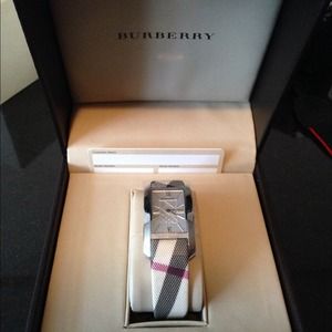 Burberry Watch (BU1076)