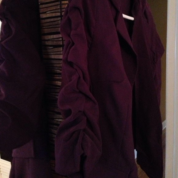 Deep purple blazer - Picture 3 of 3