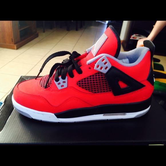 Air Jordan Toro 4
