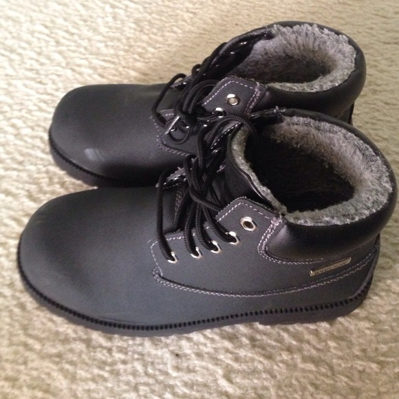 Boys water proof black boots(timberland like)