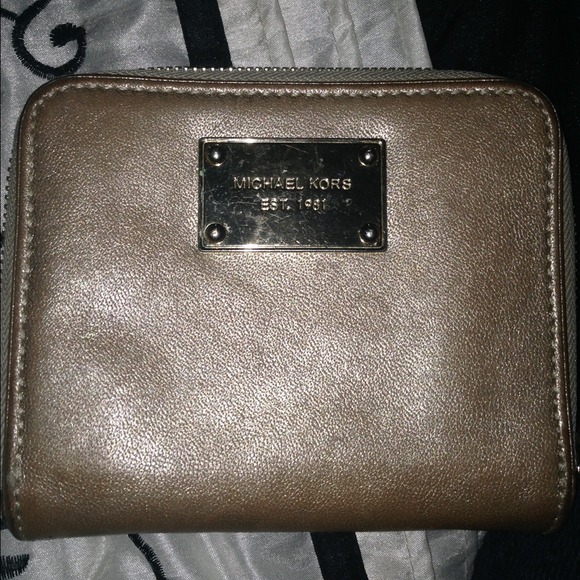 😲sold😲authenic michael kors wallet