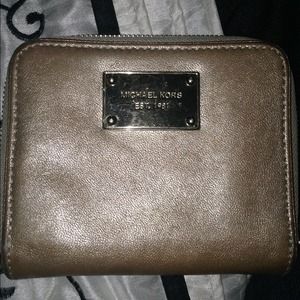 😲sold😲authenic michael kors wallet