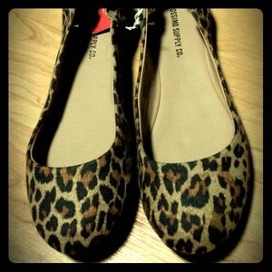 SALE?NWT Mossimo flat shoes.