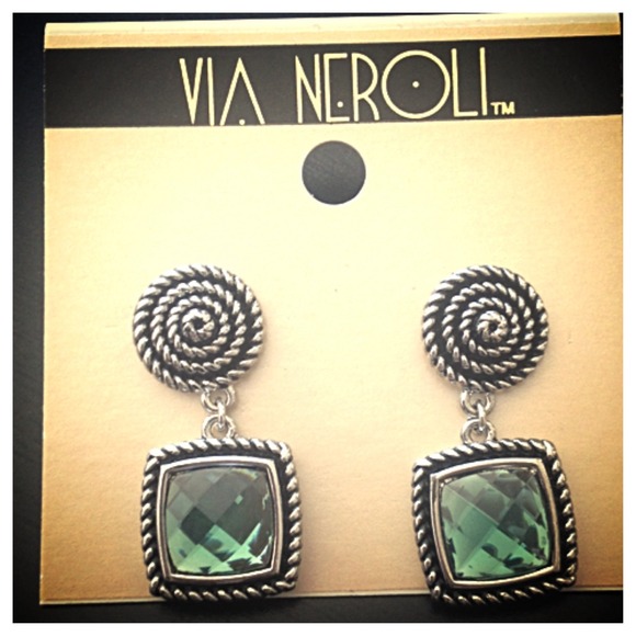 ⛔️sold in bundle ⛔️ Turquoise Stone Earrings