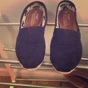 Toms size 6