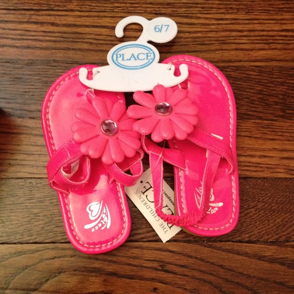 Children's place hit pink sandals flower detail
