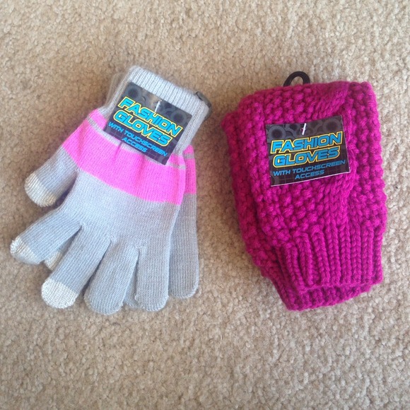 Pink glove bundle with touchscreen access