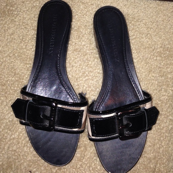 Auth Burberry sandals