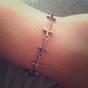 🔴✨Cross bracelet NWOT✨              ❗️free item❗️