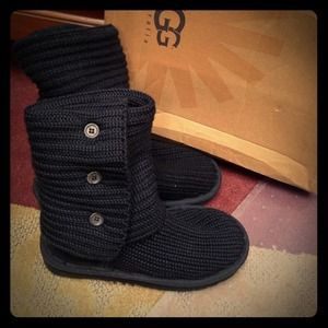 US size 5 black classic tall UGG