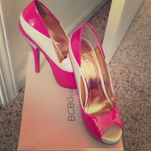 BCBG PINK/creme color pumps