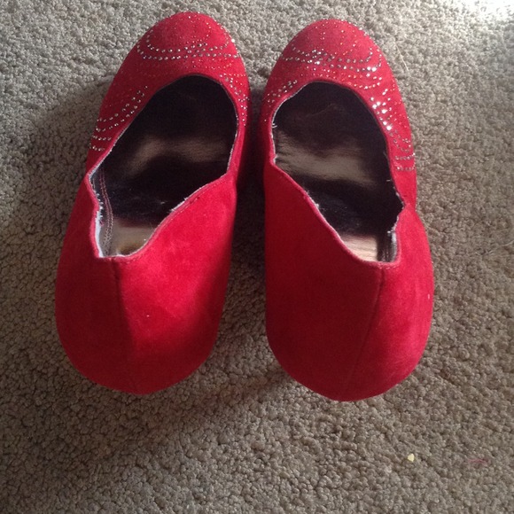 Shoe - Picture 2 of 3