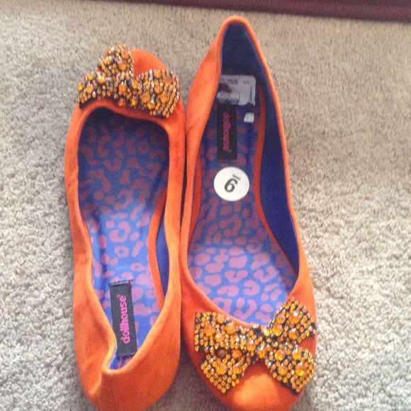 Shoe - Picture 2 of 3