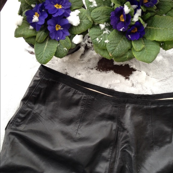 ❤️ Leather Pants that feel like sweatpants ❤️ - Picture 2 of 4