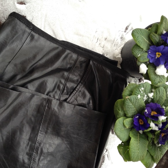 ❤️ Leather Pants that feel like sweatpants ❤️ - Picture 4 of 4