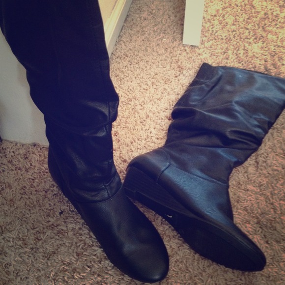 Mid calf blk leather boots..w/small wedge heel