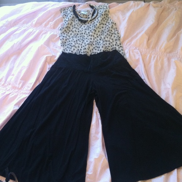 Lace banded black Capri length gauchos