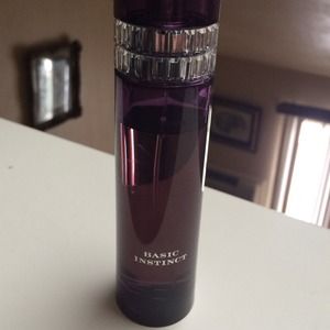 Basic instinct perfume