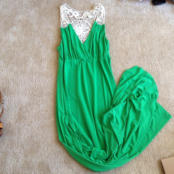 ❌SOLD❌Green and Lace maxi dress