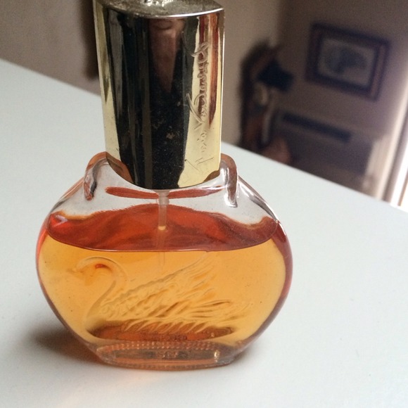 Gloria Vanderbilt perfume - Picture 1 of 1