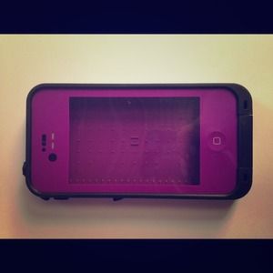  SOLD  iPhone 4/4s lifeproof case purple