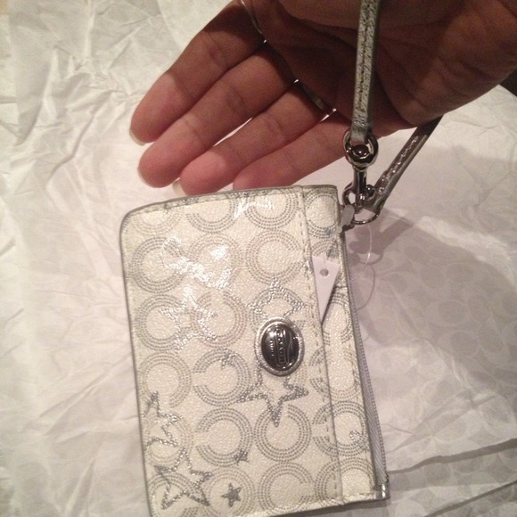 SOLD Coach Skinny ID Wallet White w Silver stars - Picture 4 of 4