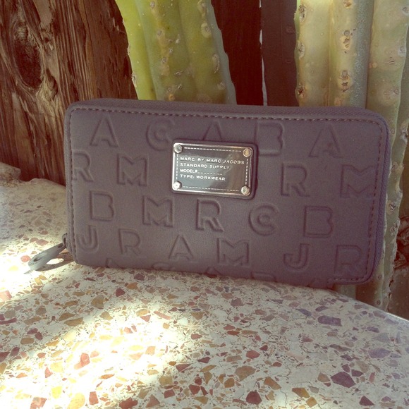 Marc by Marc Jacobs Clutches & Wallets - 🎉FLASH SALE 🎉Marc by Marc Jacobs Wallet