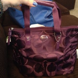 Reduced !!!Coach Signature Nylon tote-amethyst