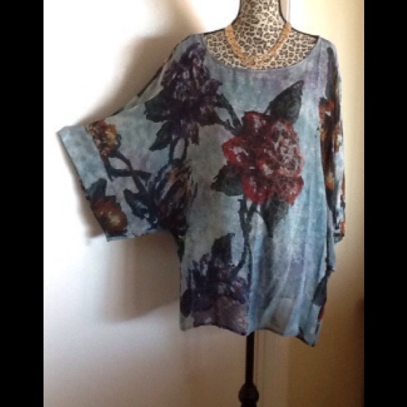 Citron Tops - 🎉HP 7/27 Silk Kimono Sleeve Tunic