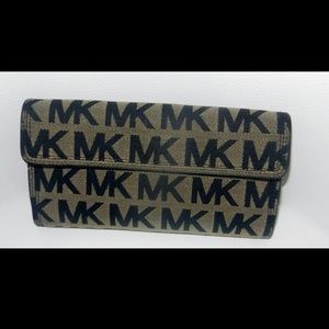 AUTHENTIC MICHAEL KORS SIGNATURE WALLET