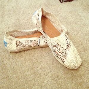 Sold! Not available! TOMS Crochet white/cream