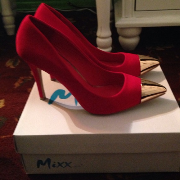 Gold toe red pumps