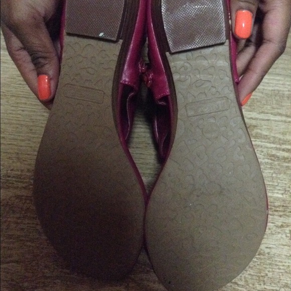 TRADED💋 Fuchsia SANDALS shipment on Monday! - Picture 2 of 4