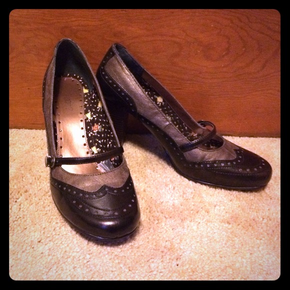 Brown/copper heels - Picture 1 of 3