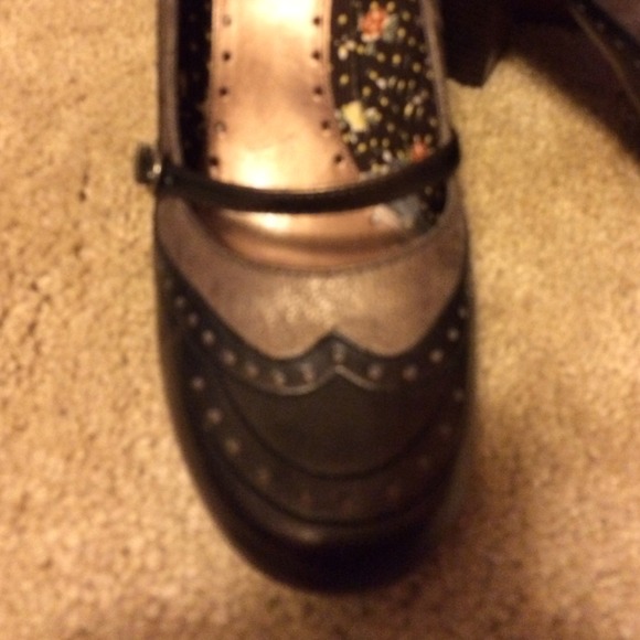 Brown/copper heels - Picture 2 of 3