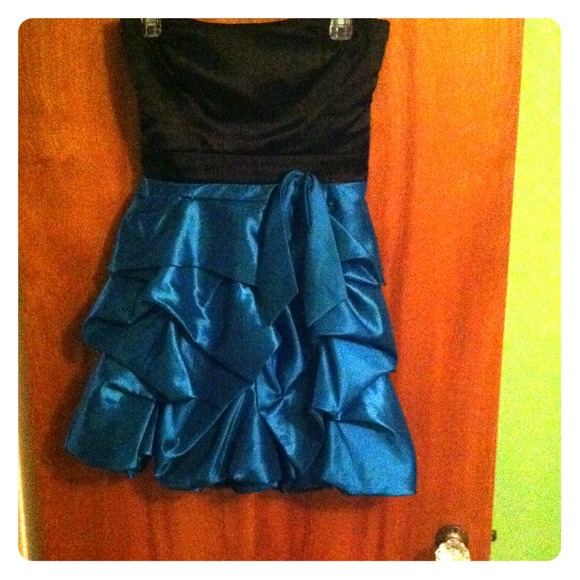 Formal Dress - Picture 1 of 1