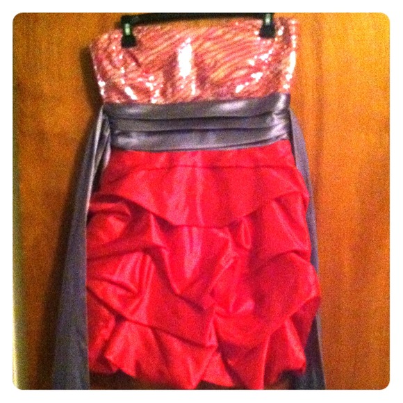 Formal Dress - Picture 1 of 1