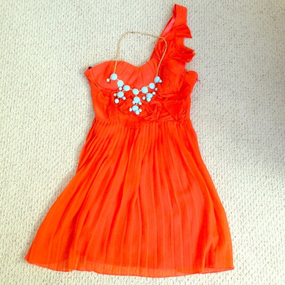 BEBE Orange Fun Dress!