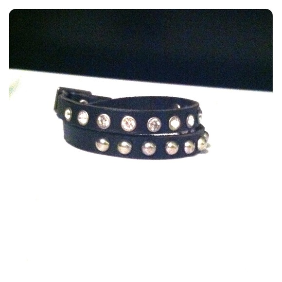 Bracelet - Picture 1 of 2
