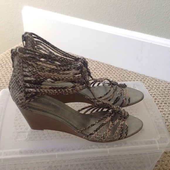Snakeskin Strap Wedges - Picture 2 of 3