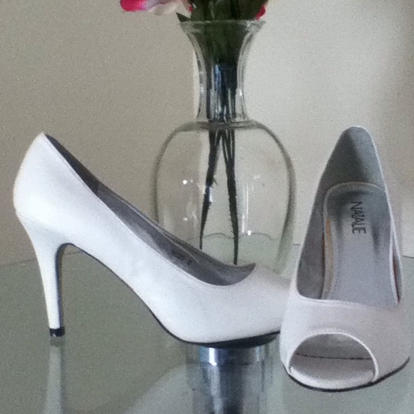 White peep toe small heels