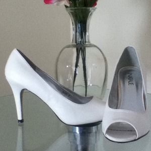 White peep toe small heels
