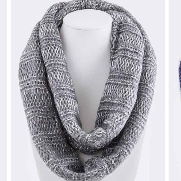 🚫SOLD🚫 grey cable knit scarf