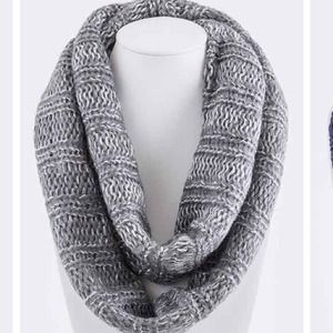 🚫SOLD🚫 grey cable knit scarf
