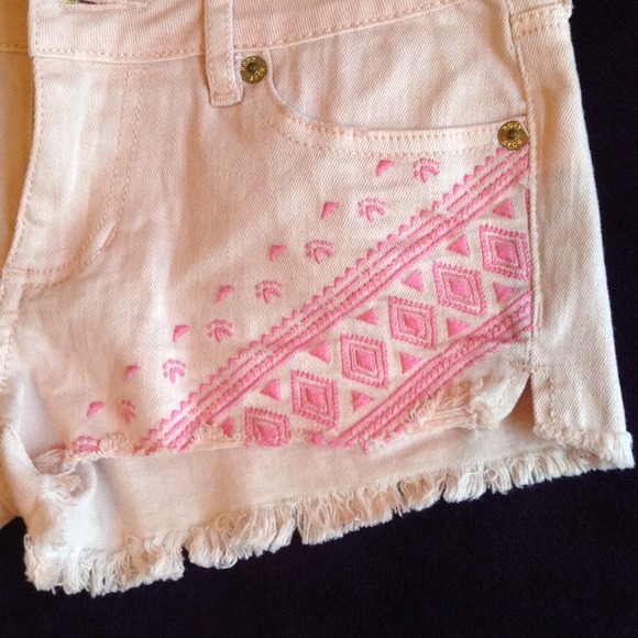 Pink Aztec Design Denim Shorts - Picture 2 of 3
