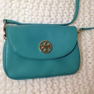On Hold✨Tory burch crossbody